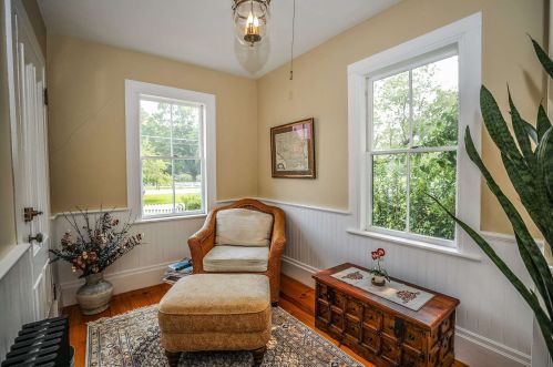 7 Carriage Rd, Amherst NH  03031-2933 exterior