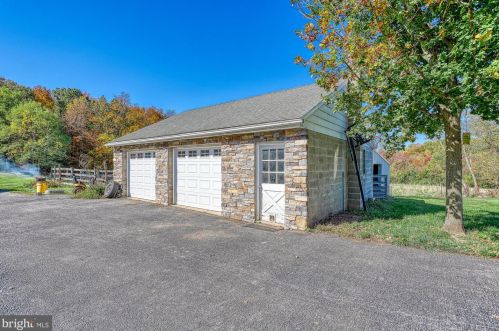 7455 Hillside Dr, Spring Grove PA  17362-8555 exterior