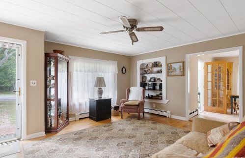 33 Springy Banks Rd, East Hampton NY  11937-3712 exterior