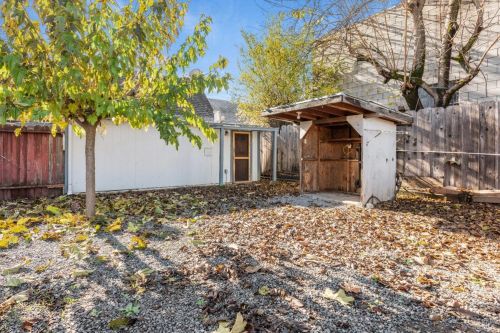120 Thomas St, Ukiah CA  95482-5822 exterior