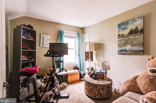 189 Oakland Ave, Gardenville PA  18901-4646 exterior