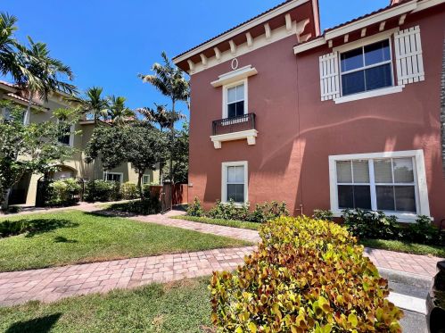 204 Lake Monterey Cir, Boynton Beach FL  33426-8442 exterior