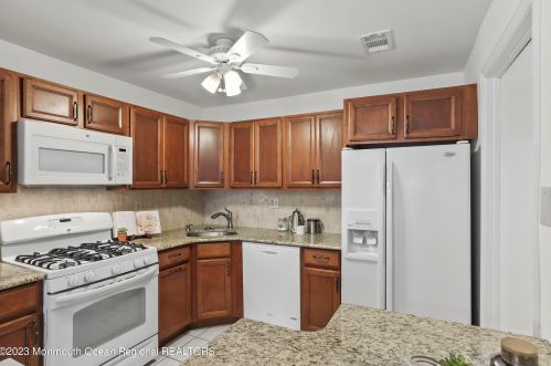 14-4 Providence Ct, East Freehold NJ  exterior