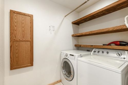 10625 Saxon Way, Truckee CA  96161-1152 exterior