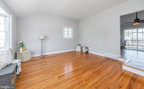 7 Nassau Ave, West Deptford NJ  08066-1120 exterior