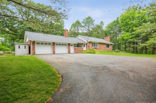 22 Richards Rd, Brookfield Center, CT 06804-1220