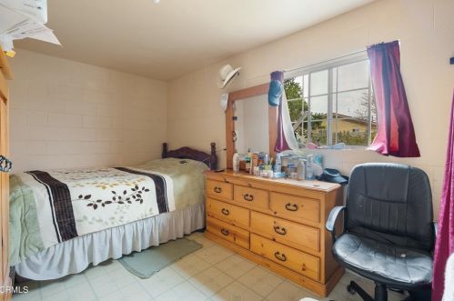 4973 Strickland Dr, Oxnard CA  93036-1052 exterior