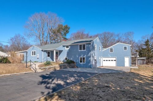 15 Old Black Point Rd, Niantic CT  06357-2813 exterior