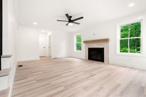223 Lawrence Rd, Salem NH  03079-4389 exterior