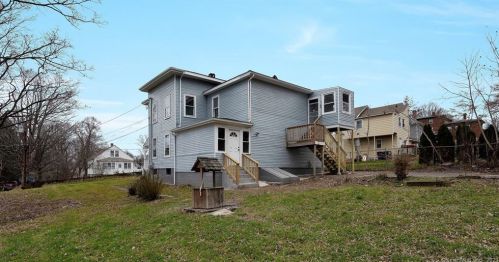 77 Chestnut St, Middletown CT  06457-3801 exterior