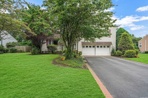 36 Shebar Dr, Islip Manor, NY 11751-4410