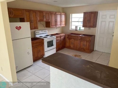 6513 18th St, Hollywood FL  33023-2110 exterior