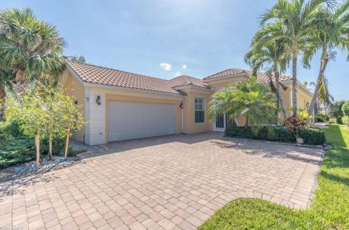 7678 Hernando Ct, Naples, FL 34114-2644