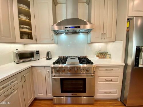 2834 Los Olivos Ln, Glendale CA 91214-2829 exterior