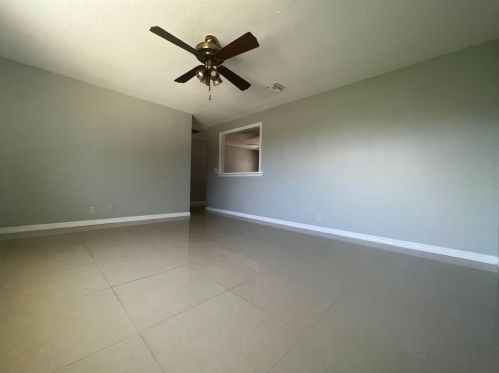 4357 Applecrest Dr, West Palm Beach, FL 33410-5808