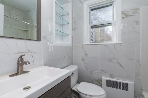 17 Fairmont Ave, Poughkeepsie NY 12603-2400 exterior