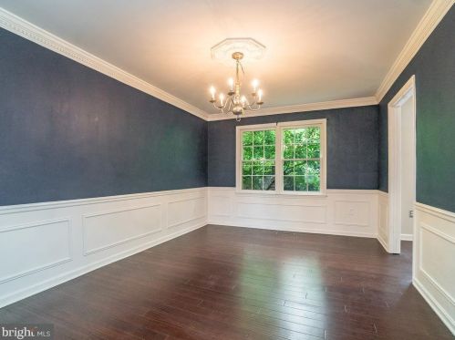 2836 Flagmaker Dr, Falls Church VA  22042-2203 exterior