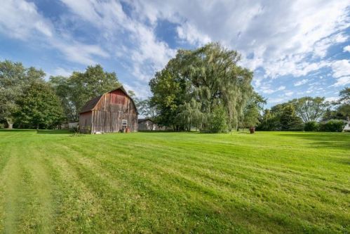1209 76th St, Caledonia, WI 53108-9711