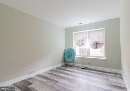 21 Kelly Dr, West Deptford NJ  08096-6711 exterior