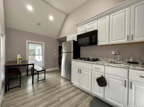 81 Orchard St, Muttontown NY  11545-1321 exterior