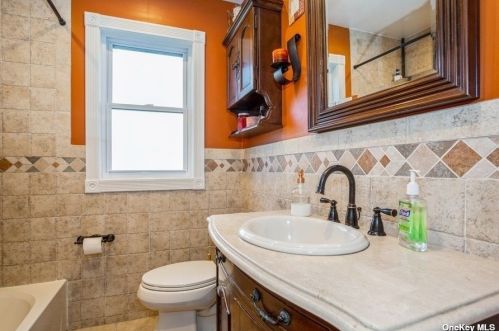 1 Laura Dr, South Setauket NY  11720-3068 exterior