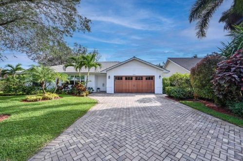 1534 Northgate Dr, Naples, FL 34105-2180