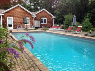 113 Swamp Rd, East Hampton, NY 11937-2562