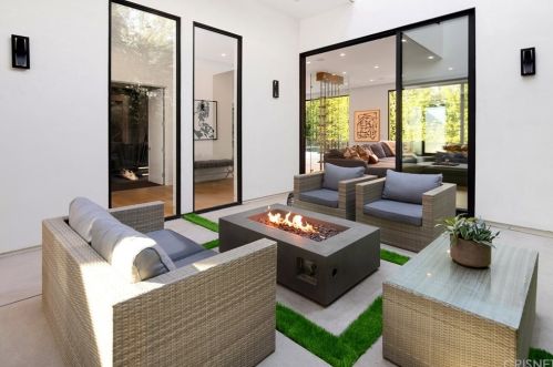 15245 Greenleaf St, Van Nuys CA 91403-4010 exterior