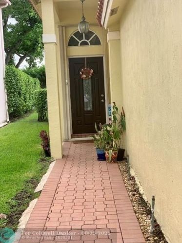 15886 16th Ct, Hollywood, FL 33027-2315