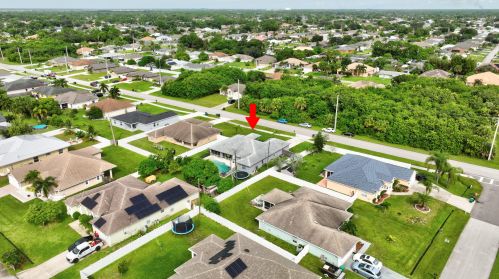 912 Paar Dr, Fort Pierce FL  34953-5623 exterior
