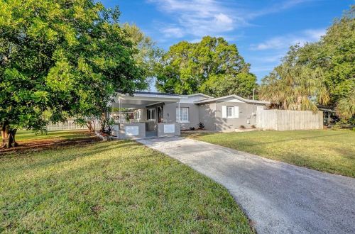9780 Park Lake Dr, Pinellas Park FL  33782-3563 exterior