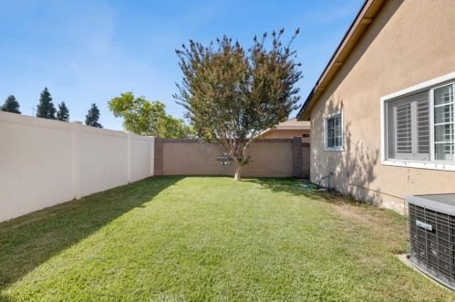 318 Sherman Dr, Long Beach CA  90746-1159 exterior