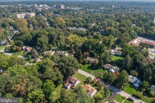 8110 Heacock Ln, Wyncote, PA 19095-1819