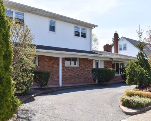 275 36th St, North Lindenhurst, NY 11757-2649
