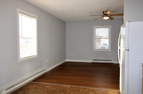 2 Oakland Ct, Groton CT  06340-4710 exterior