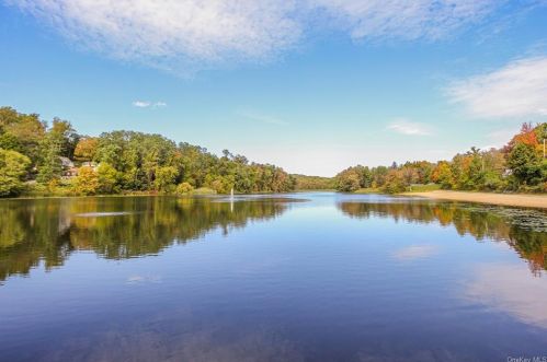 175 Ramona Ct, Yorktown Hgts NY  10598-3318 exterior