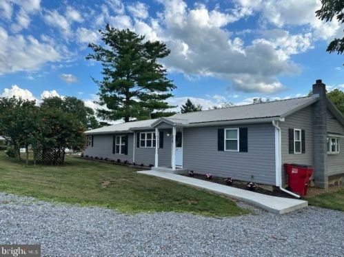 6 Koser Rd, Lees Cross Roads, PA 17257-9765