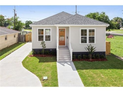 1024 Perrin Dr, Arabi, LA 70032-2049
