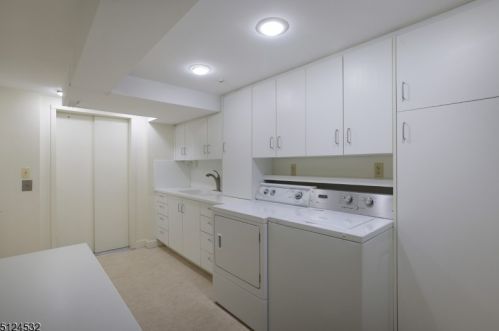 2080 Arrowwood Dr, Scotch Plains NJ 07076-4730 exterior