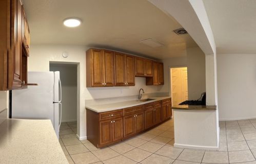 1712 Cherry Ave, Long Beach CA  90806-5821 exterior