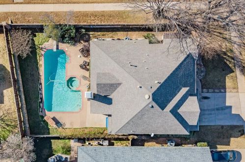 2100 Knob Hill Dr, Denton, TX 76210-1923