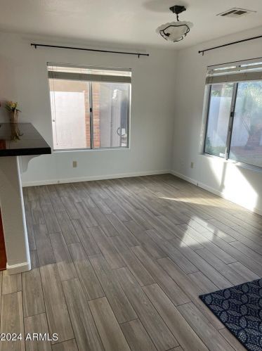 6916 Tina Ln, Glendale AZ  85310-5247 exterior