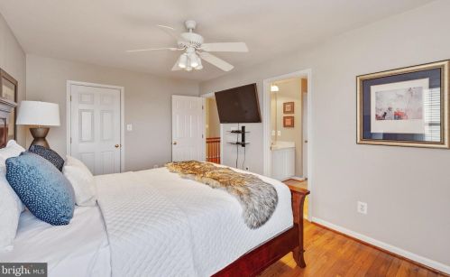 8701 Lords View Loop, Gainesville VA  20155-5806 exterior