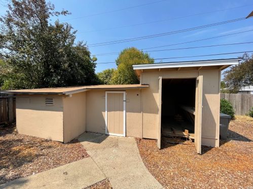 102 Thompson Ave, Ukiah CA  95482-6543 exterior