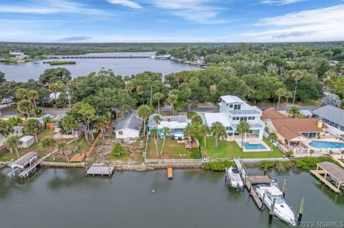 5959 Riverside Dr, Daytona Beach FL 32127-6445 exterior