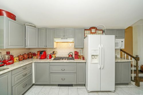 104 Sportsmen St, Central Islip NY  11722-3432 exterior