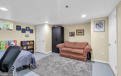 16 Bayberry Rd, Princeton NJ  08540-7417 exterior