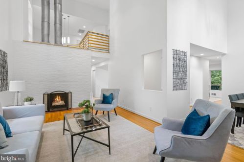 3709 Whispering Ln, Falls Church VA  22041-1121 exterior