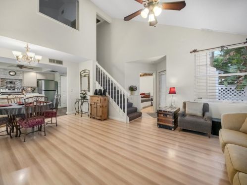 8124 Northboro Ct, West Palm Beach, FL 33406-8471