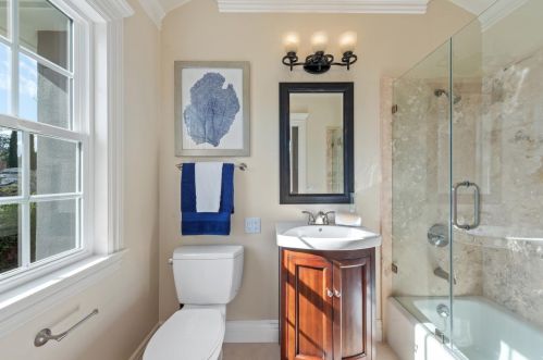 1916 Hull Ave, Redwood City CA  94061-3315 exterior